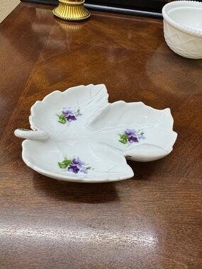 Vintage Violet Bouquet Leaf Bowl